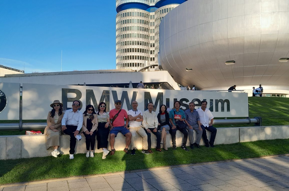 tham-quan-Bao-tang-BMW.jpg